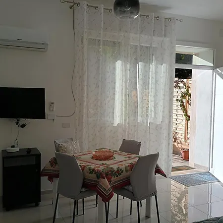 Apartment House 4c