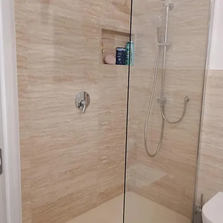 House 4c Apartment *